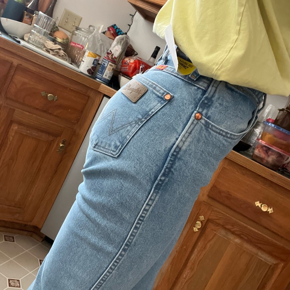 - Wrangler jeans -